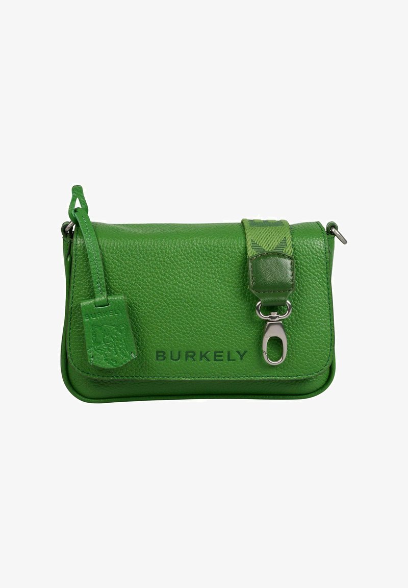 Grüne Leder-Crossbody-Tasche mit genoppter Textur, ausgestattet mit einem abnehmbaren Tragegurt, silbernen Beschlägen und geprägtem Logo-Detail.