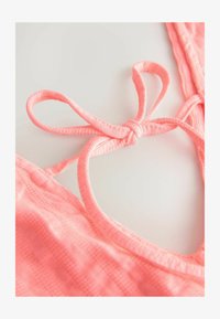 Nem kiválasztott, coral pink