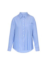Camicia button-up azzurro chiaro con righe bianche orizzontali, colletto a punta, maniche lunghe e una piccola tasca sul petto. Tessuto di finitura liscia.