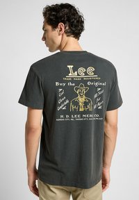 Lee SS WORKING WEST TEE - Camiseta estampada - washed black