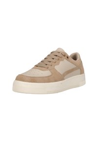 Beige Leder-Sneaker mit strukturiertem Finish, runder Zehenpartie und flacher Gummisohle. Verfügt über ein hellbeiges Seitenpanel und passende Schnürsenkel.