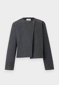 Γκρι κοντή ζακέτα από μείγμα μαλλιού, με στρογγυλή λαιμόκοψη, μακριά μανίκια και ξύλινο κουμπί στο κλείσιμο μπροστά.