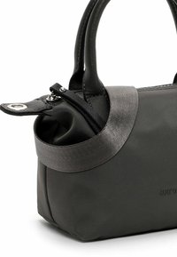 Borsa a tracolla nera in nylon con forma arrotondata, caratterizzata da una fascia in tessuto grigio e doppio manico, chiusura a zip e un discreto dettaglio del logo.