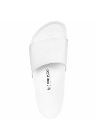 Białe, gumowe klapki z teksturowanym paskiem górnym z wytłoczonym logo marki. Ergonomiczna wkładka zaprojektowana dla wygody. Rozmiar 40.