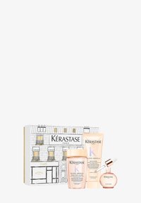 Set de regalo de Kérastase en una caja decorativa, con champú y acondicionador de acabado gloss en rosa pálido, y suero. Incluye un diseño ilustrado de café parisino.