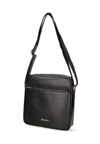 Borsa a tracolla nera in pelle con una superficie liscia, forma rettangolare, tracolla regolabile, tasca frontale con zip e dettagli in metallo.