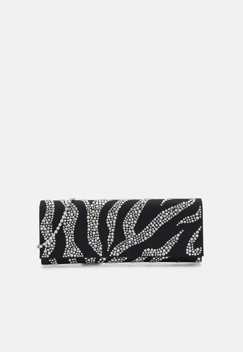 Pochette noire ornée de strass argentés disposés en motif rayé zèbre ; présente un design plat et une chaîne en argent.
