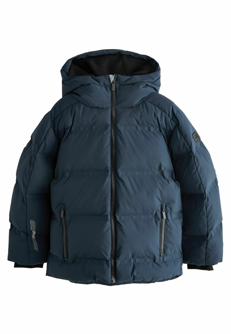 Veste d'hiver matelassée bleu foncé avec capuche, doublure intérieure noire, fermeture éclair sur le devant et poches latérales zippées.