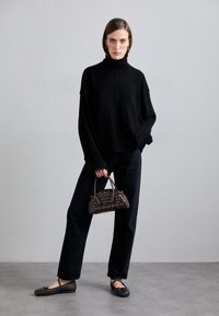 MICHAEL Michael Kors Baleriny z zapięciem