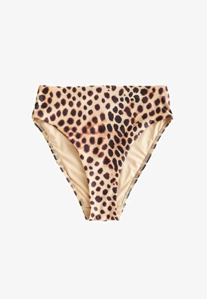 Slip bikini a vita alta con stampa leopardata, fodera beige, con macchie marrone scuro e nere su uno sfondo beige chiaro.