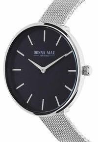 Ronde horloge met een zwart wijzerplaat, zilverkleurige uurmarkeringen en een roestvrijstalen meshband. Heeft een eenvoudig ontwerp met een minimalistische uitstraling.