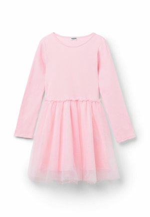 Abito rosa a maniche lunghe con parte superiore a coste e gonna in tulle. Vita fasciata da una cucitura arricciata per un tocco in più.