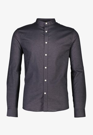 Chemise pour homme manches longues gris foncé avec boutons blancs et col mao, présentée sur fond blanc.