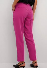 Kaffe KASAKURA - Chinos - festival fuchsia