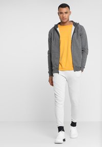 Under Armour RIVAL  - Veste de survêtement - charcoal light heather/black