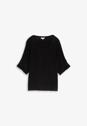 Blouse noire fluide avec encolure ronde et manches aux coudes munies de pattes boutonnées pour retroussage.