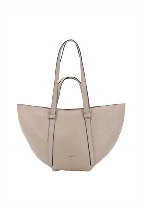Beige Ledertasche mit strukturierter Oberfläche, geschwungener Silhouette, zwei langen Griffen und dezenter Markenprägung auf der Vorderseite.