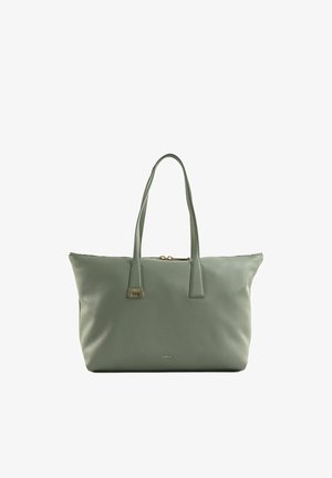 Grand sac cabas en cuir vert sourd avec deux bretelles, fermeture éclair dorée et petit logo de la marque au centre devant.