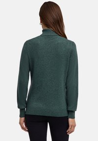 Türkisgrüner Pullover mit hohem Kragen, gerippten Bündchen und Saum, aus weichem Material. Besitzt einen lockeren Schnitt und eine strukturierte Oberfläche.