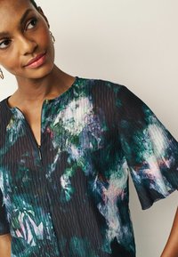 Next Bluse - smudge print
