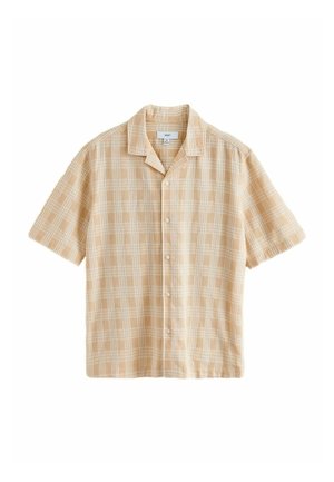Bežová krátky rukáv košeľa na gombíky s bielym károvaným vzorom, rozšírený golier a stredne veľká etiketa viditeľná na krku.