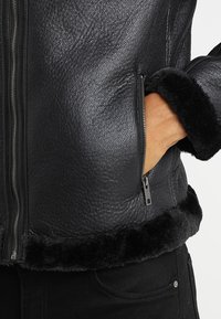 Brave Soul BLACKOUT - Jacka i konstläder - black