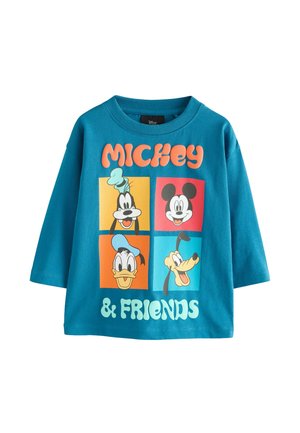 Tyrkis bomuld T-shirt med tegneseriefigurer: Mickey Mouse, Donald Duck, Goofy og Pluto. Blokbogstaverne siger "MICKEY & FRIENDS."