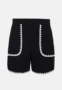 Μαύρα σορτς με ψηλή μέση και λευκό κυματιστό τελείωμα που περιβάλλει τις μπροστινές τσέπες και τις άκρες, απεικονισμένα σε απλό φωτεινό φόντο.