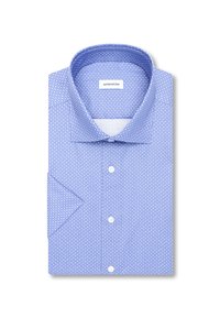 Chemise bleue à motif géométrique blanc petit, boutonnée sur le devant, manches courtes, col ouvert.