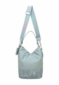 Sac hobo en bleu clair avec un motif léopard, présentant une section inférieure contrastante, des accessoires en métal argenté et une bandoulière réglable.