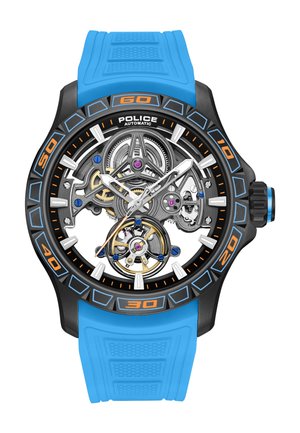 Čierno-modré náramkové hodinky s viditeľnými mechanickými ozubenými kolesami, bielymi hodinovými značkami, oranžovými číslami na lunete a modrým gumovým remienkom.