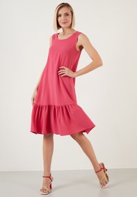 LELA REGULAR FIT  - Vardagsklänning - fuchsia
