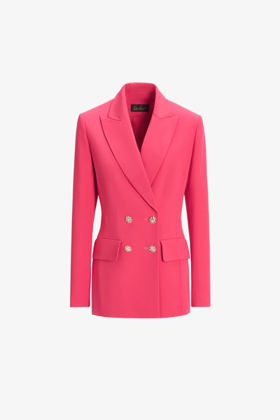 Karštai rožinė dubliruota švarkas su plačiais atvartais, struktūrizuotas siluetas, dvi priekinės kišenės ir puošti mygtukai. Lygi audinio tekstūra.