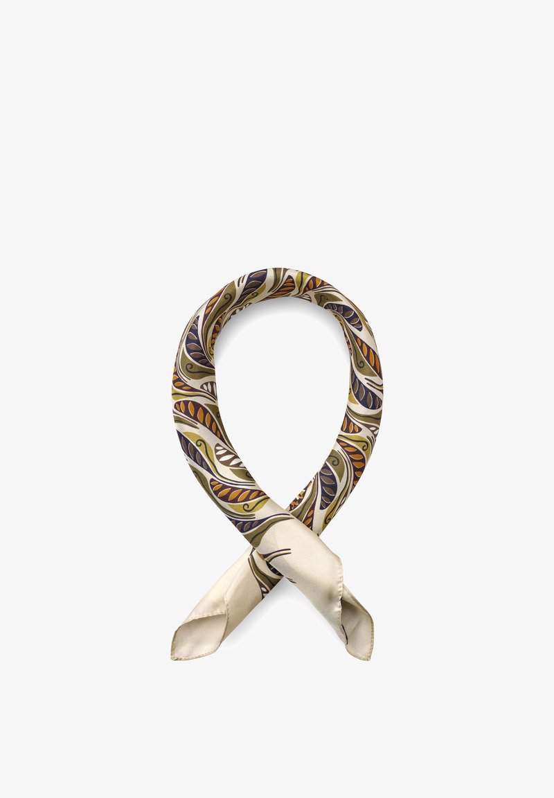 Silkesjal med kremfarget bakgrunn med mønster av snirklete blader i olivengrønt, marineblått og brent oransje, brettet til en løkke.