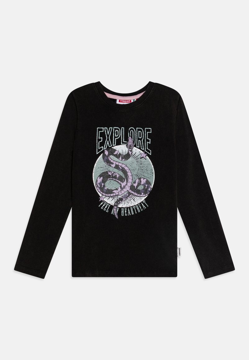 Schwarzes Langarm-T-Shirt mit "EXPLORE" Grafik und Schlangendesign, ergänzt durch grüne und lila Akzente. Hergestellt aus weichem Baumwollmaterial.