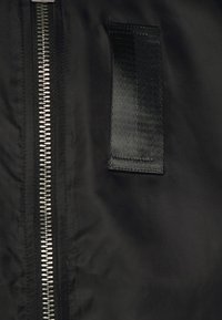 Guess ES EXO - Blusão aviador - jet black