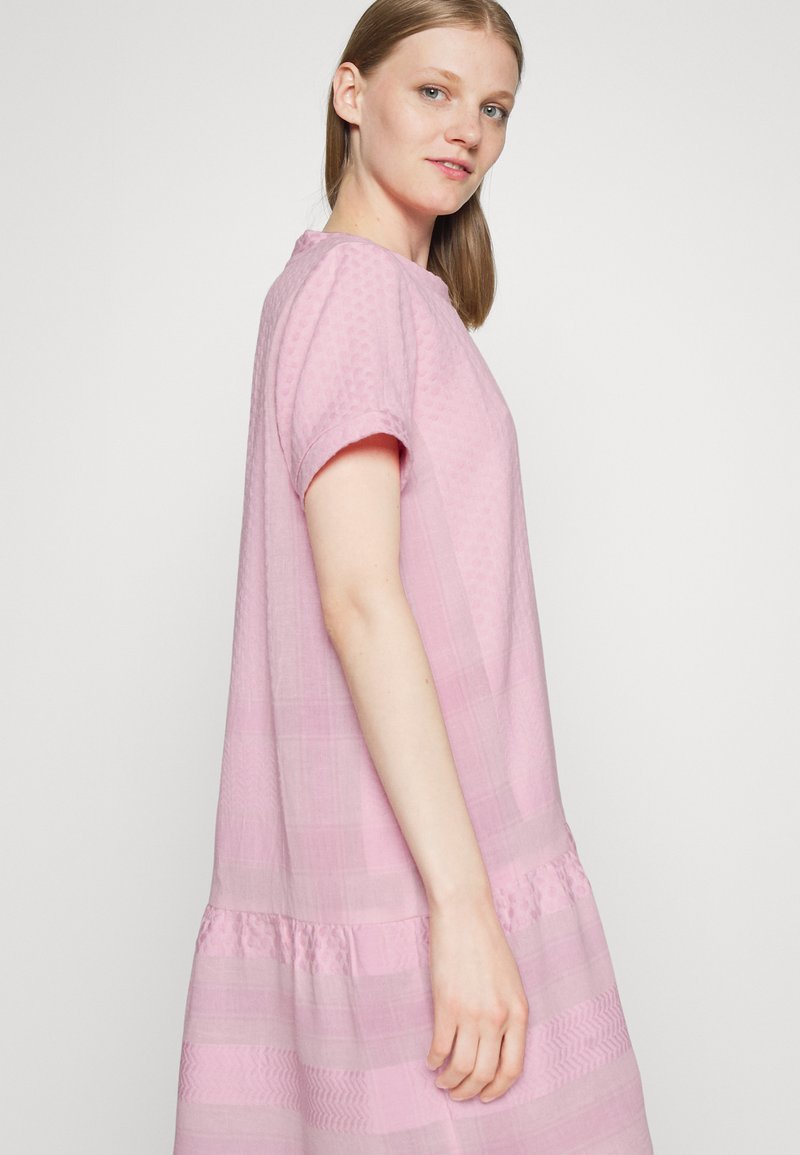 Damen Freizeitkleider | SUMMERY Copenhagen DRESS Freizeitkleid candle pink/cameo pink/rosa - RE83730 Damen Freizeitkleider | SUMMERY Copenhagen DRESS Freizeitkleid candle pink/cameo pink/rosa - RE83730