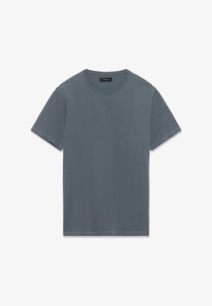 Sivi kratki rukav majica s okruglim izrezom, izrađena od mekane tkanine, koja ima ležeran kroj i glatku teksturu, bez vidljivih uzoraka ili akcenta.