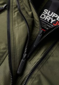 Superdry & Co MOUNTAIN khaki