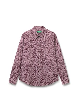 Camicia a maniche lunghe bordeaux con un motivo floreale bianco, chiusura frontale con bottoni e colletto. Tessuto leggero con una texture liscia.