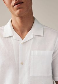 Next SHORT SLEEVE CUBAN COLLAR - Vapaa-ajan kauluspaita - white
