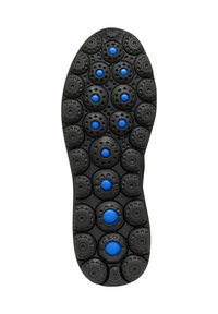 Suela de zapato de goma negra con clavos circulares de varios tamaños, con acentos azules en algunos de los clavos, que ofrece una superficie texturizada para mayor agarre.