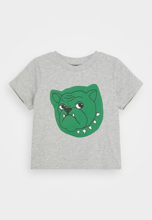 Harmaa puuvillainen t-paita, jossa on suuri vihreä bulldogin kasvokuvio, jossa on terävät hampaat ja uhmakas ilme. Lyhyet hihat ja pyöreä pääntie.