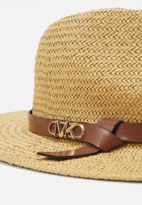 MICHAEL Michael Kors HAT WITH BELTED BAND - Platmale - dark camel