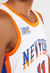 Nike Performance NBA CITY EDITION NEW YORK KNICKS JALEN BRUNSON - NBA krekls - white