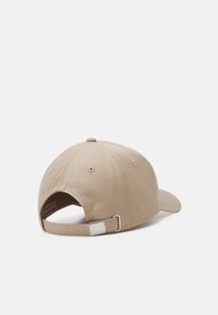 Calvin Klein MUST LOGO UNISEX - Keps - silver mink