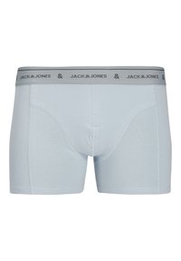 Svetlomodré boxerky z jemnej látky, s sivým elastickým pásom so zopakovaným nápisom 'JACK & JONES' a bezšvovým dizajnom.
