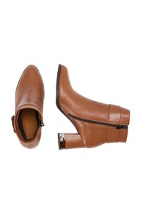 Braune Leder-Stiefeletten mit einer spitzen Spitze, seitlichem Reißverschluss und einem durchsichtigen Blockabsatz mit einem Leopardenmuster-Akzent.