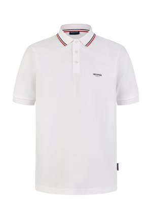 Weißes Polohemd aus Baumwolle mit einer Knopfleiste mit drei Knöpfen, rot-blau gestreiftem Kragen und einem kleinen schwarzen Logo auf der Brust.