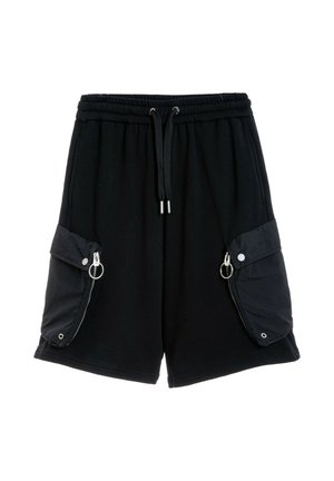 Pantalones cortos negros con cordón, cintura elástica y grandes bolsillos laterales tipo cargo con cremalleras plateadas y botones de presión.